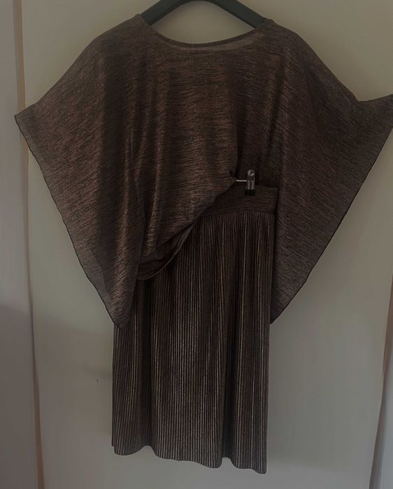 Дамски костюм в златисто