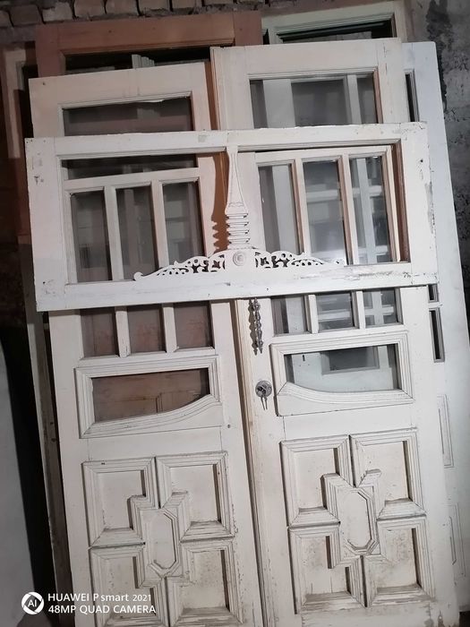 Ёгоч Эшиклар хар бирни нархи алохида ёзилган