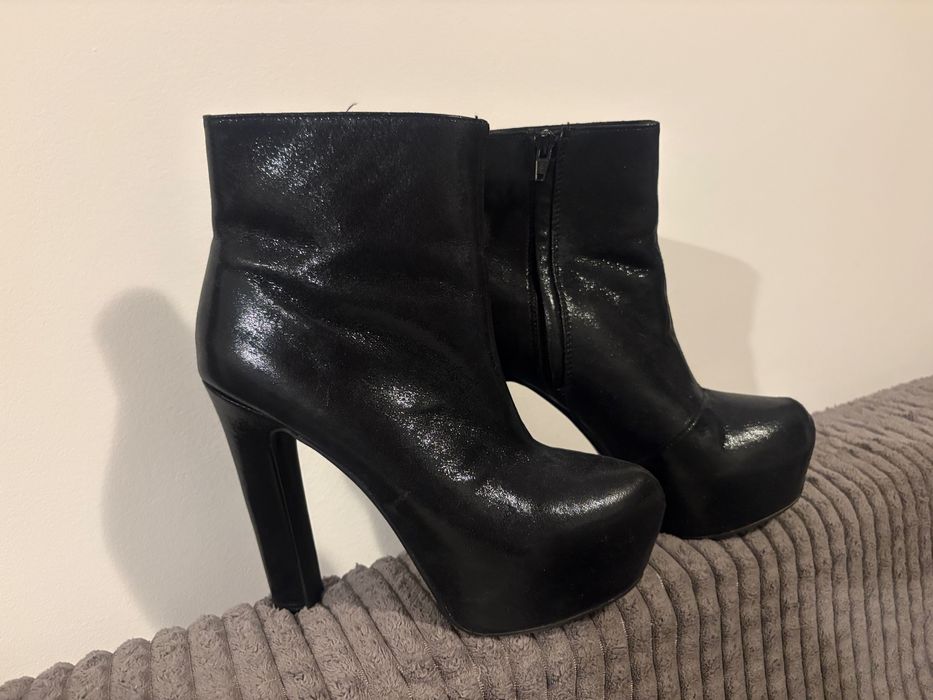 Елегантни дамски боти