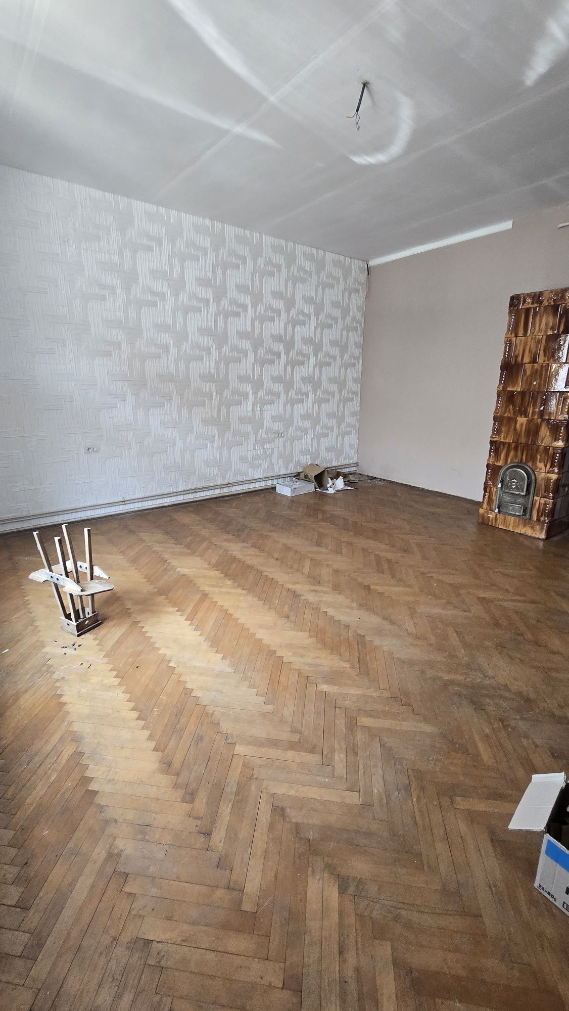 Vand apartament 2 camere(la casa),Lugoj, centru
