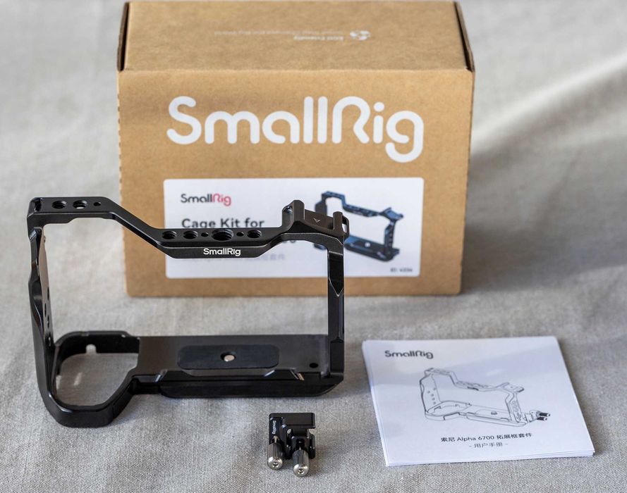 Продавам Sony A6700 + Sigma 18-50/2.8 +Smallrig аксесоари