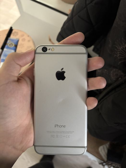 Продам айфон 6s на запчасти