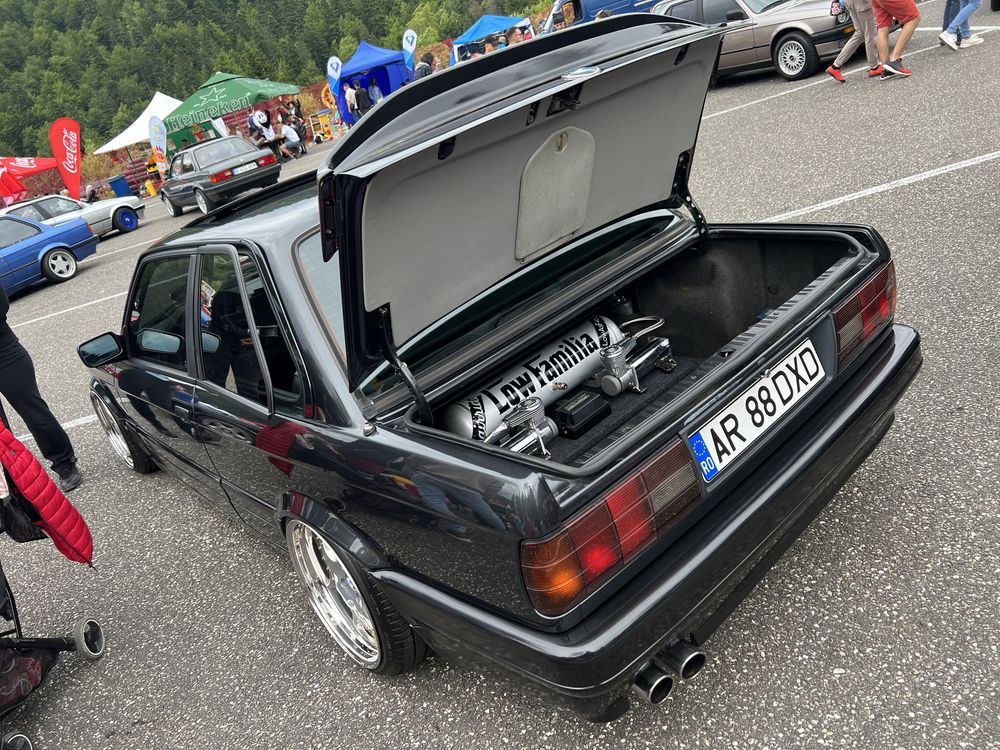 BMW E30 318is Airlift