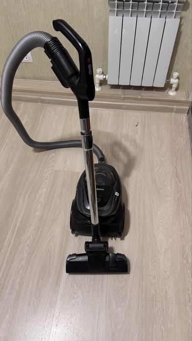 Пылесос Samsung SC18M31COHG