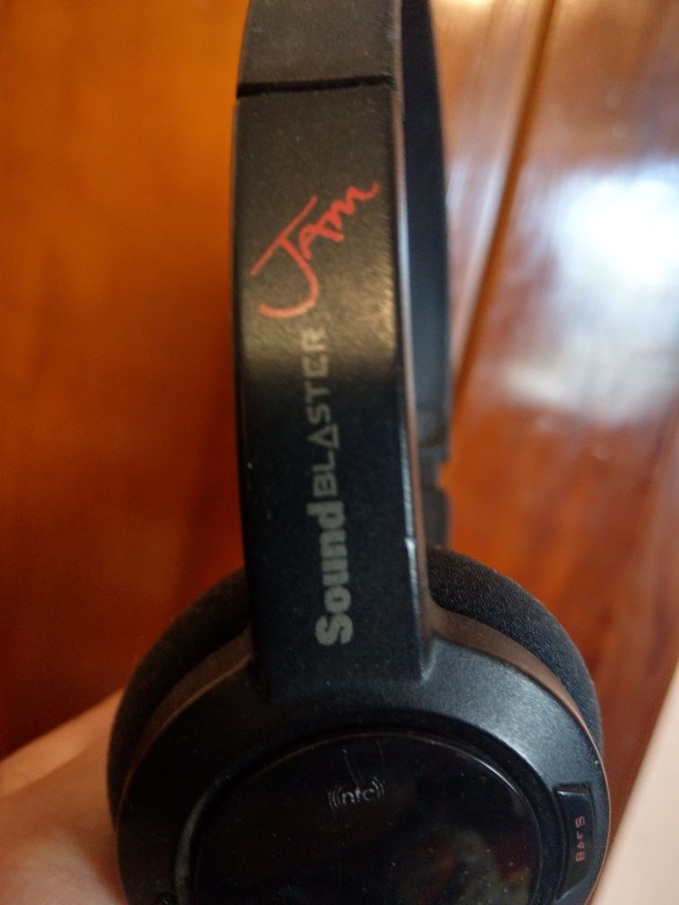Безжични слушалки Sound Blaster Jam.