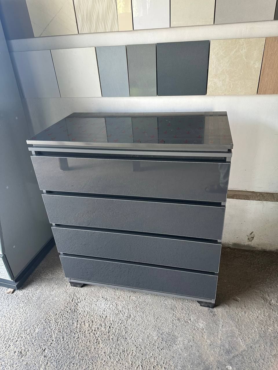 Комод продаётся сотилади
