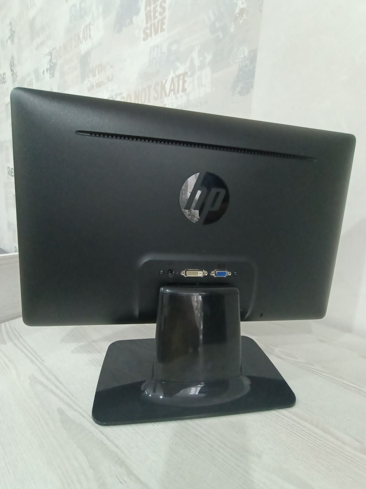 Продам  монитор HP 2011 x