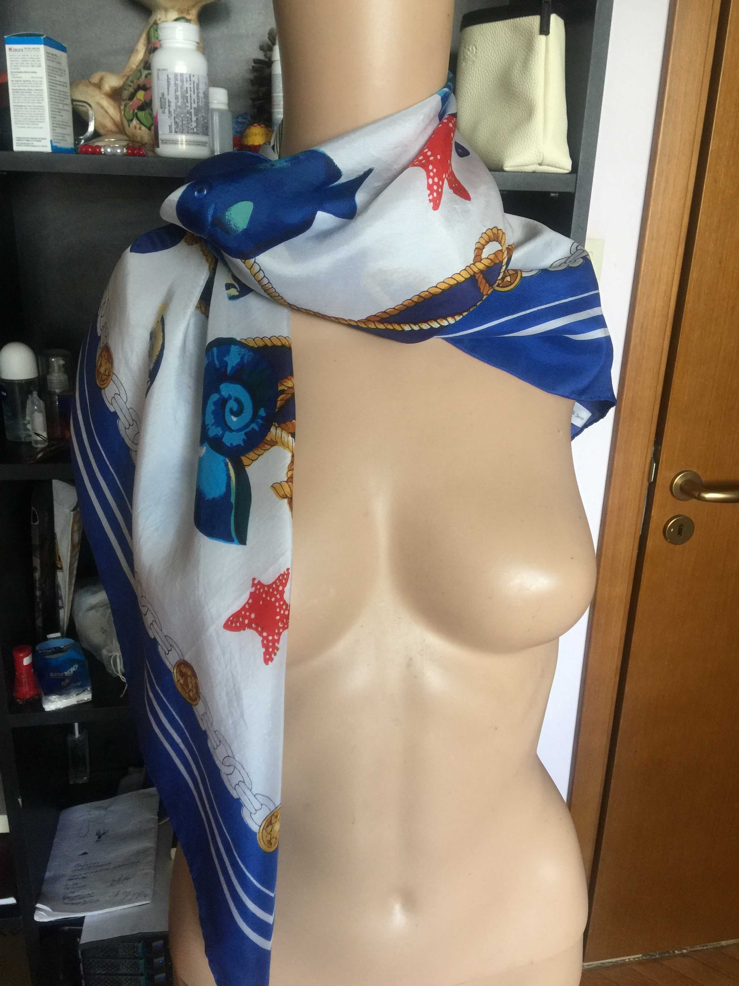 Копринен шал с морски десен
