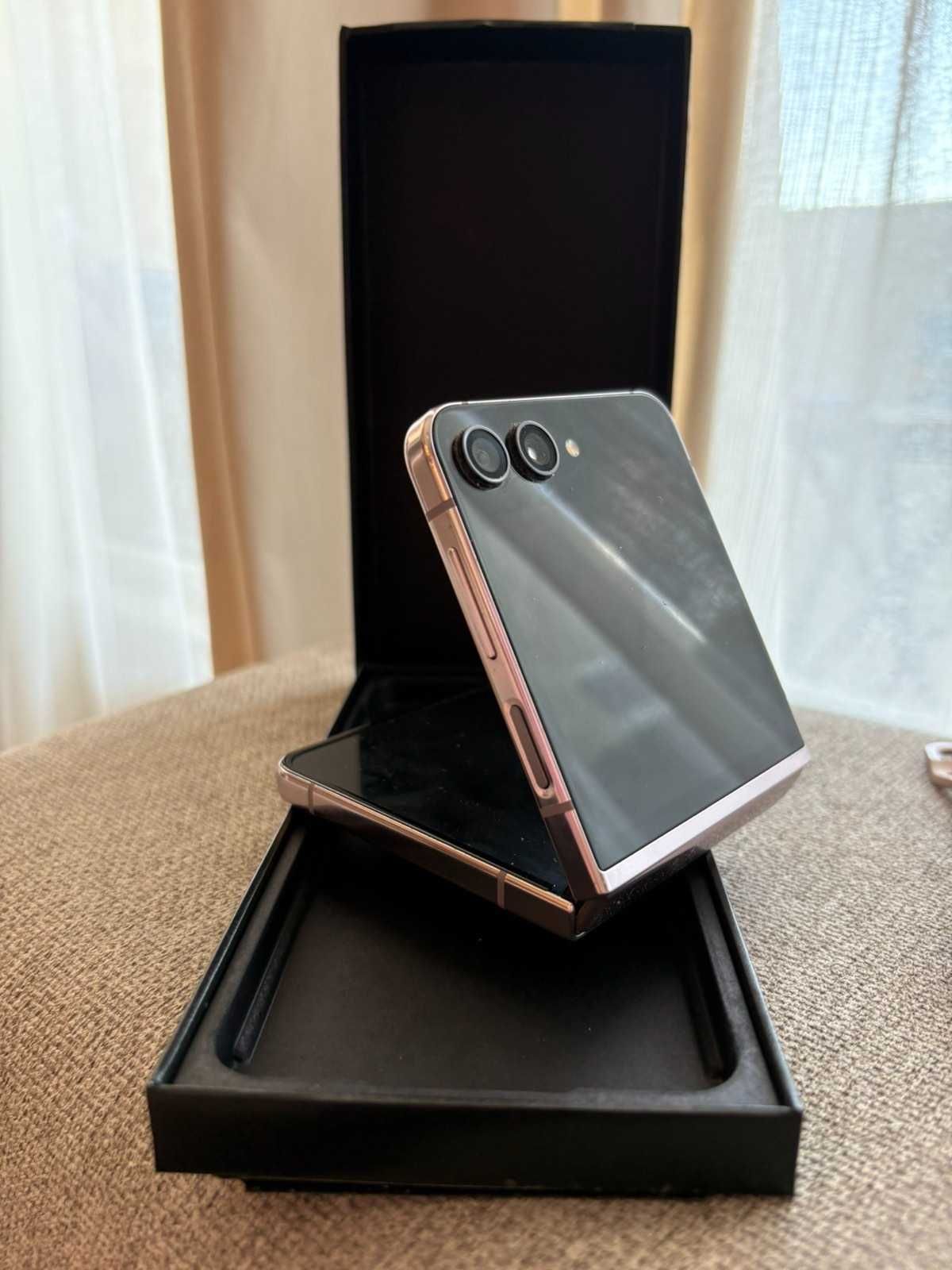 Samsung Z Flip 5 512 +  Samsung galaxy watch 4