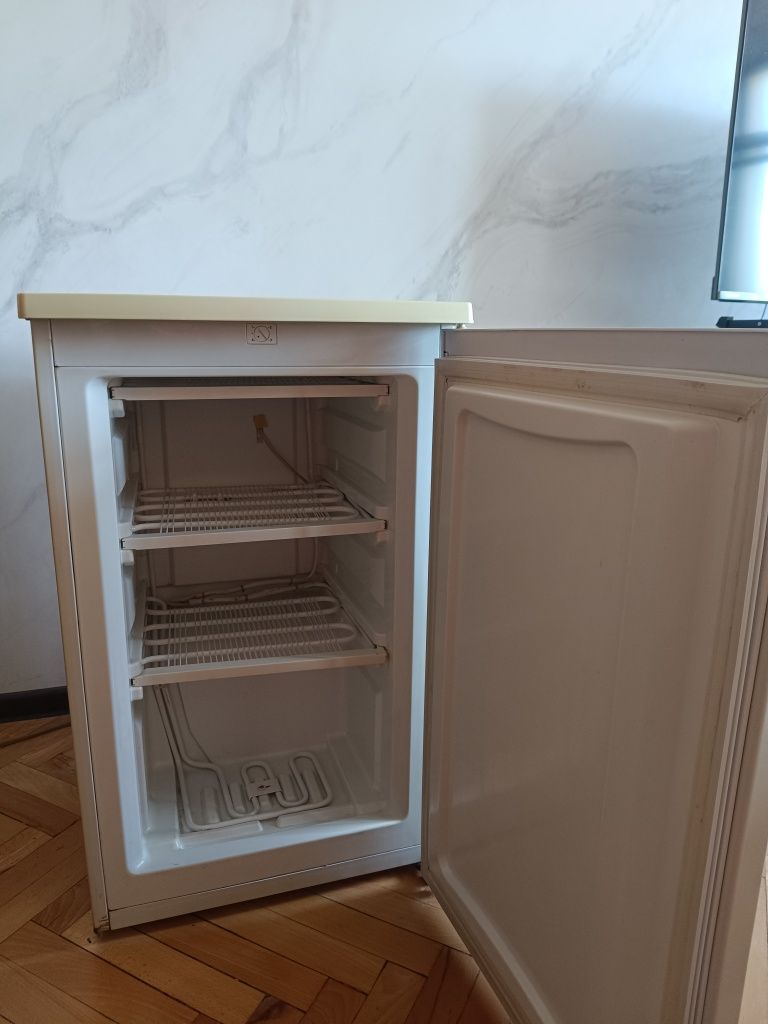 Фризер Midea 68 литра