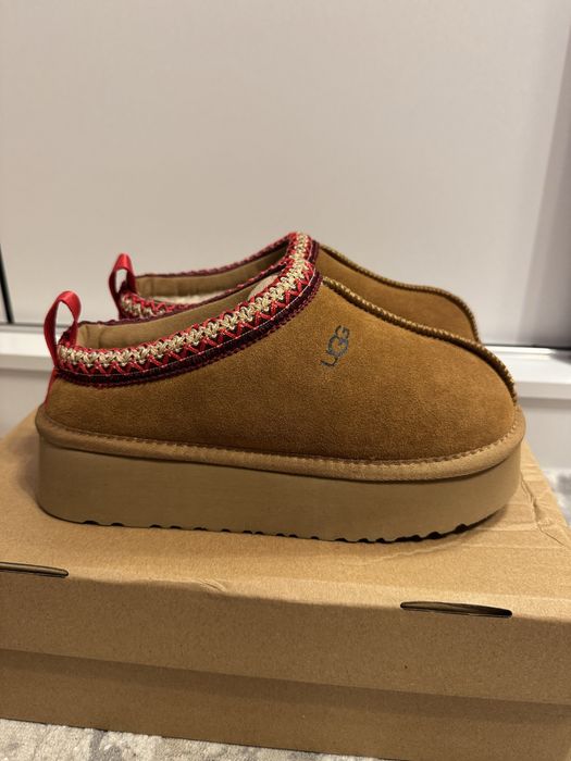 ghete maro tip Ugg Tazz