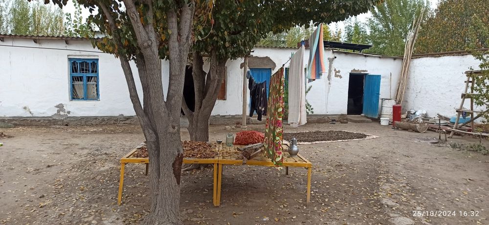 Boyovutda uy sotiladi