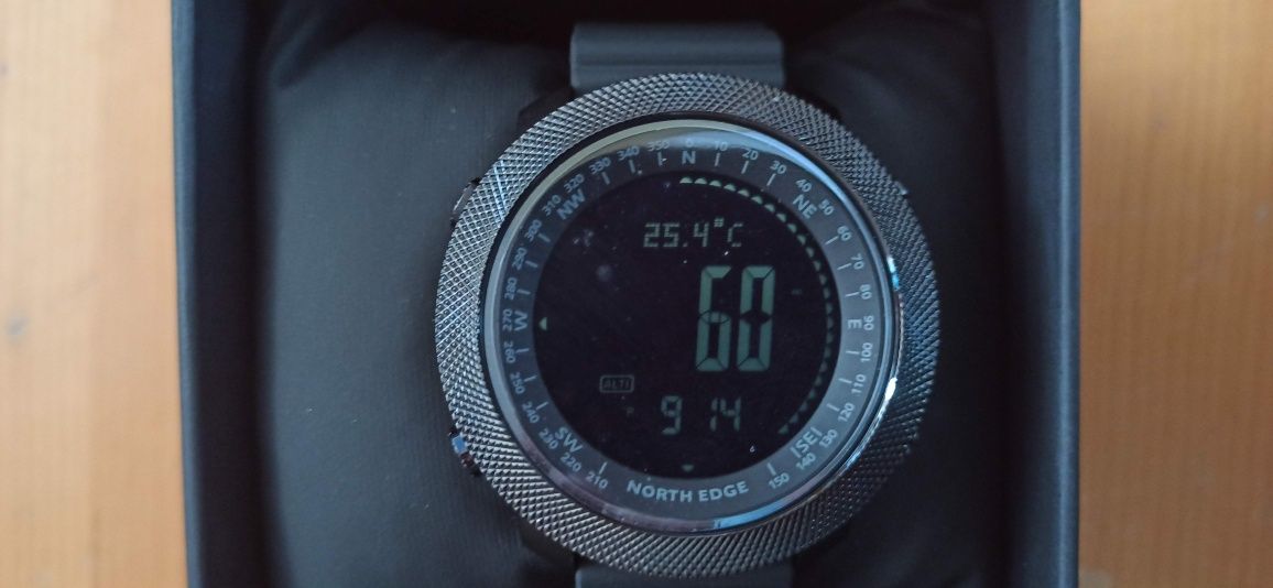 Часовник North Edge Apache Outdoor Military Watch