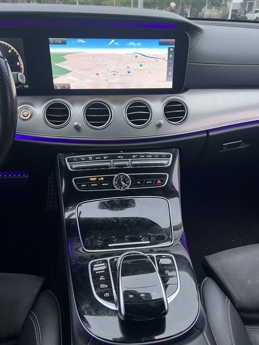 Mercedes E220 194 CP Pachet AMG Tableta Head up display