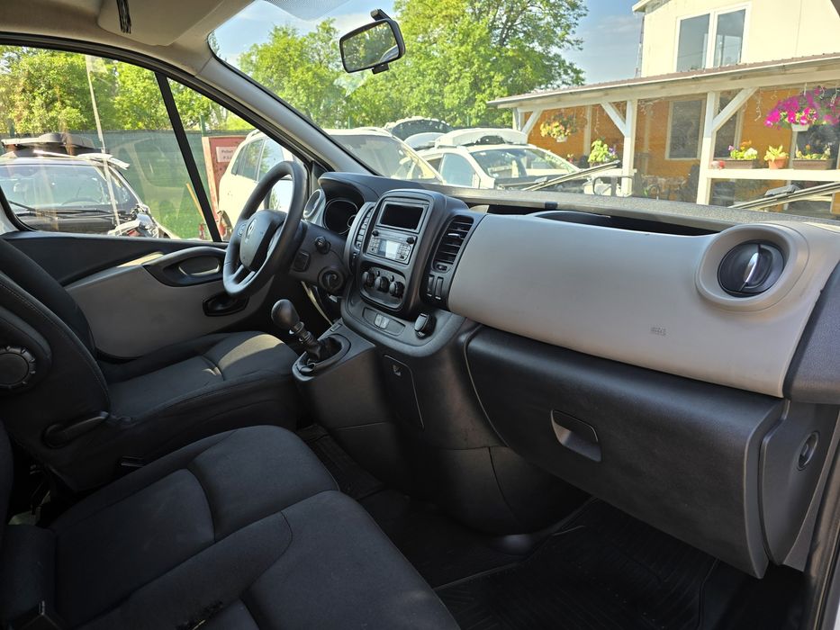 Dezmembrez Renault Trafic 3  8+1 locuri