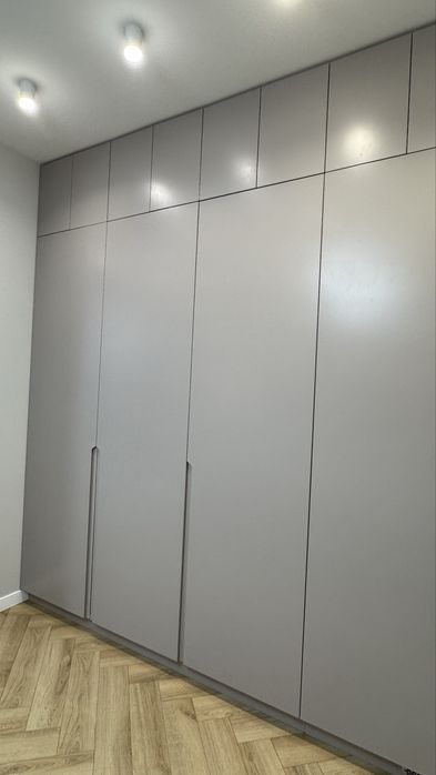 Продам большой шкаф