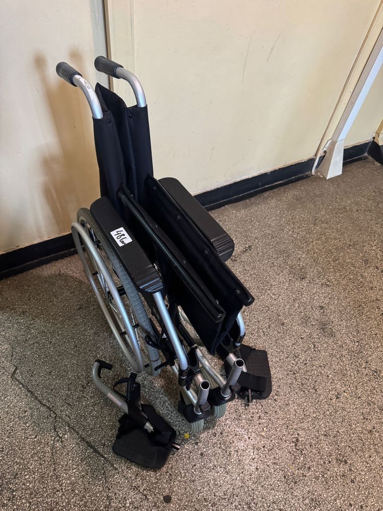 Scaun carut rulant medical batrani dizabilitati (ca nou)