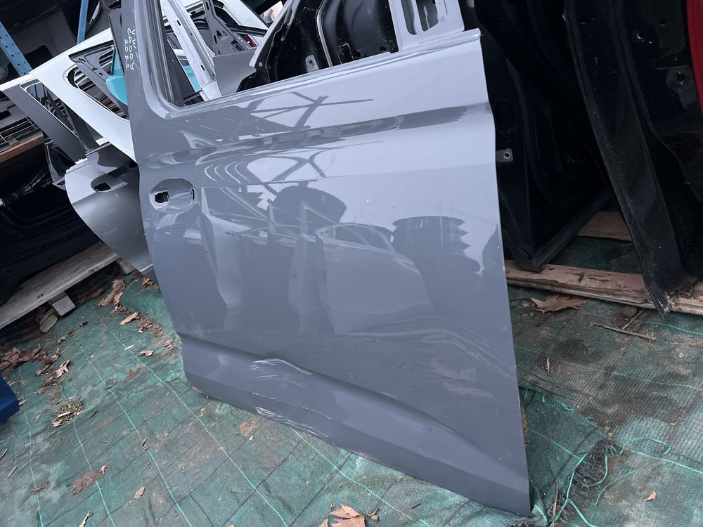 Vw Caddy 2k7 2022 предна дясна врата