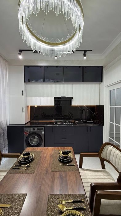 Продается 2 ком. Квартира на 2 этаже площадью 60 кв.м. В Багишамале