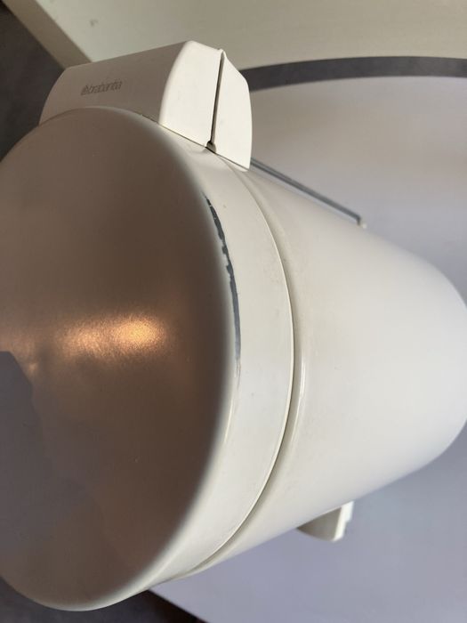 Кошче за боклук и стойка за кърпи баня