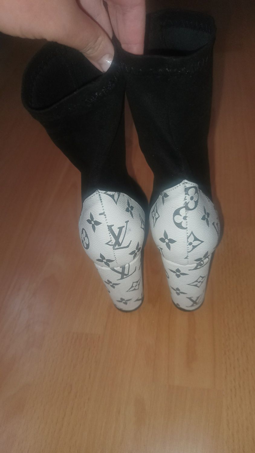 Botine tip șosetă LV