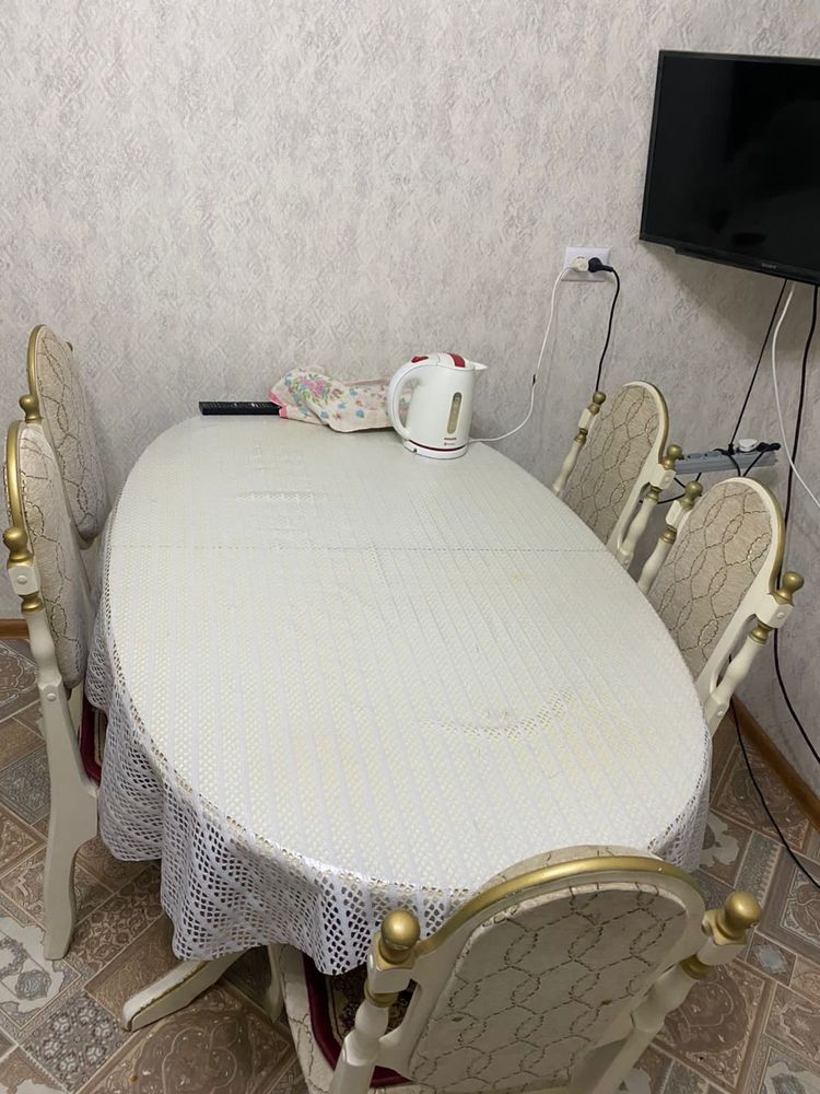 Продам стол сл стульями