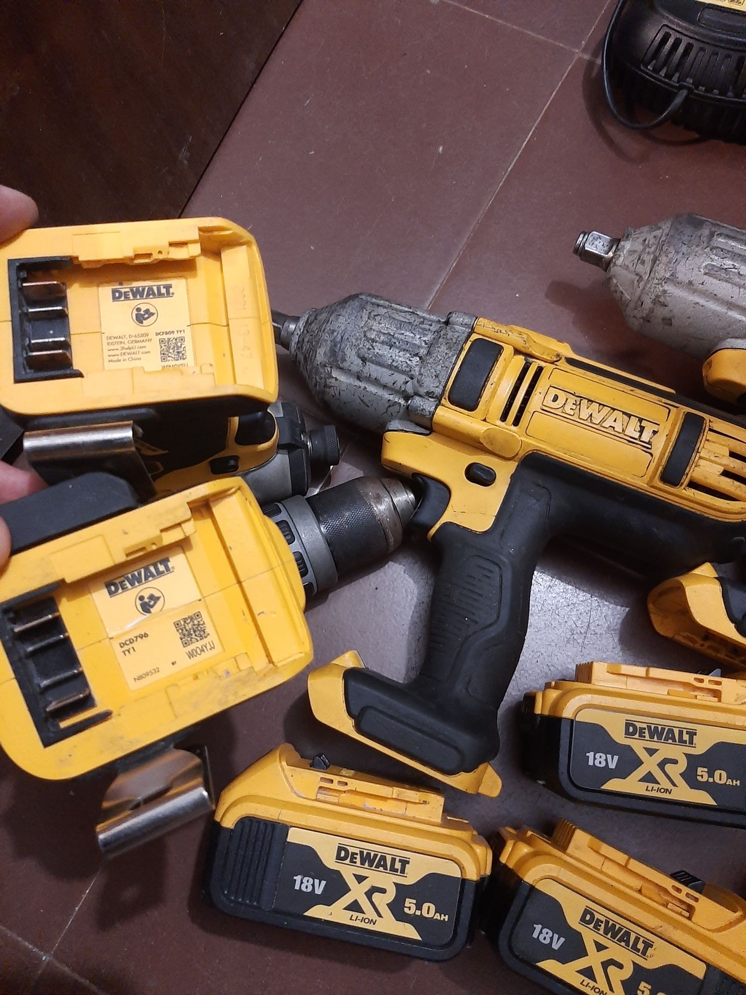 Акумулаторни машини DEWALT 18v
