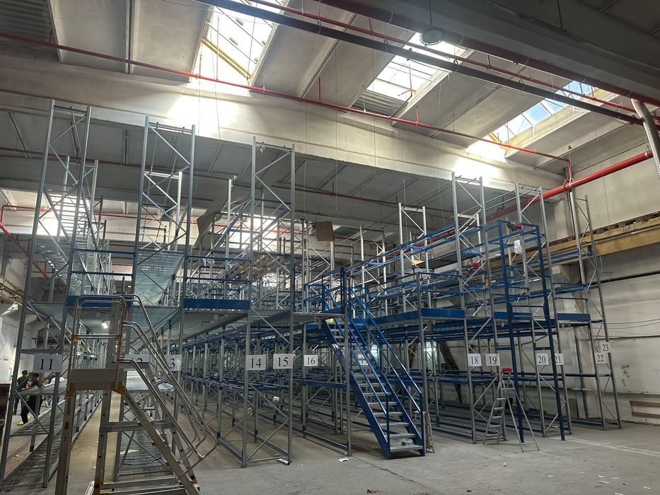 Rafturi metalice in stoc