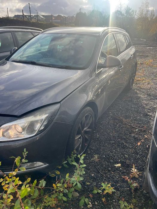 Dezmembrez opel insigni 2.0cdti cod A20DTJ cutie 6 trepte Faruri xenon