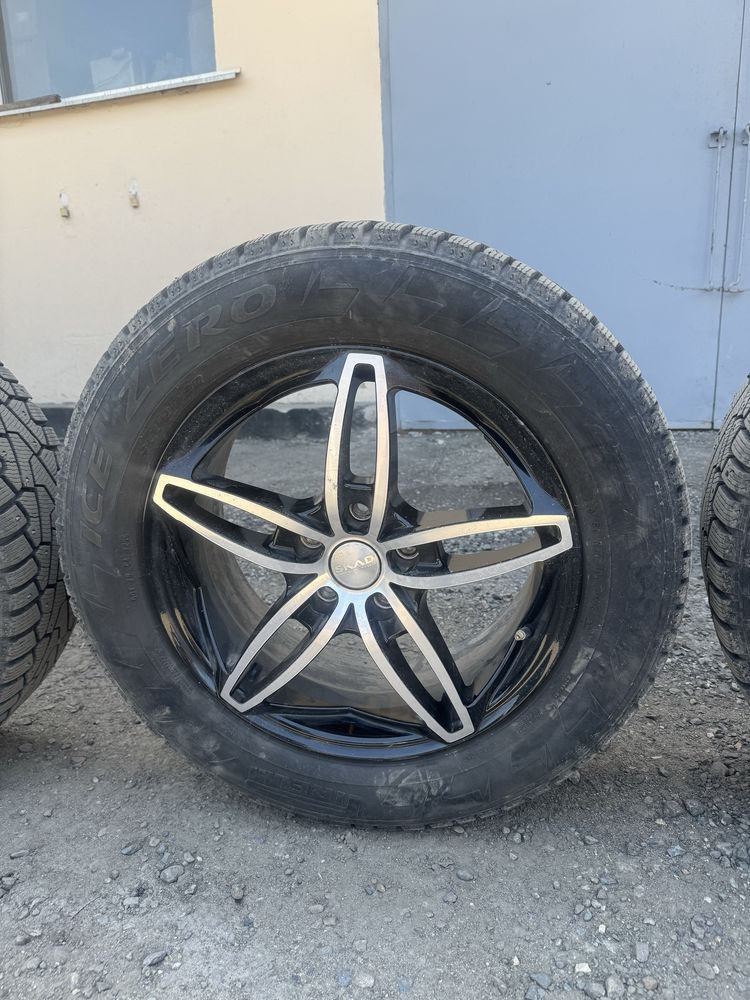 Продам комплек зимних шин с дисками  R17  225/60