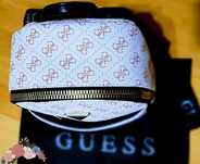 Rucsac Guess dimensiune medie, logo metalic,saculet, etichetă