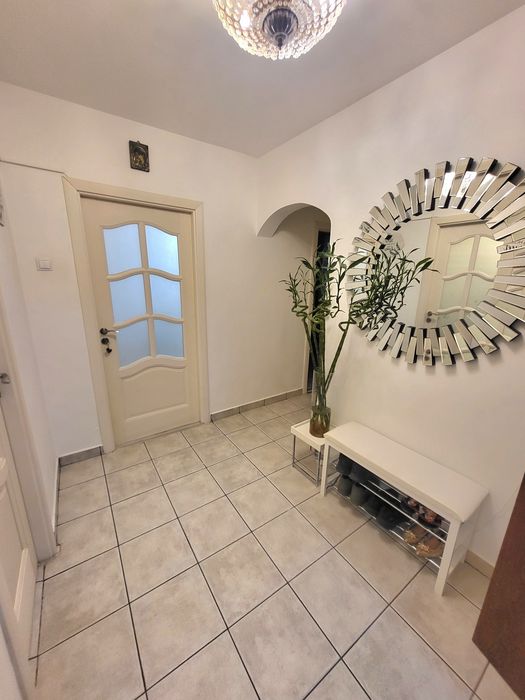 Direct proprietar Închiriez apartament 4 camere centrala proprie
