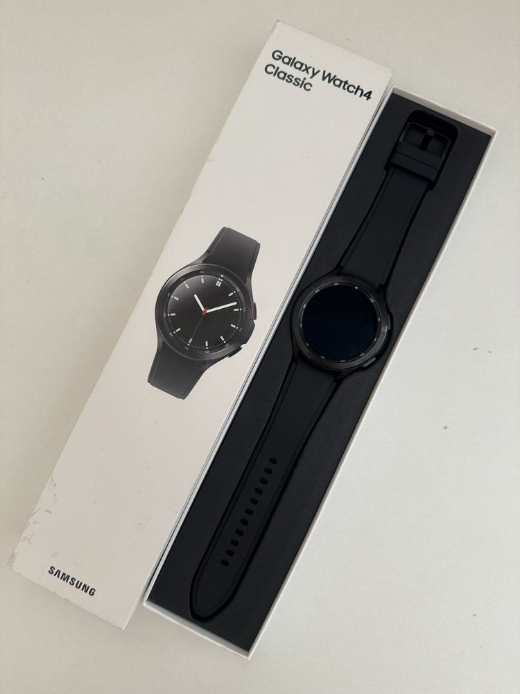 Смарт-часы Samsung Galaxy Watch 4