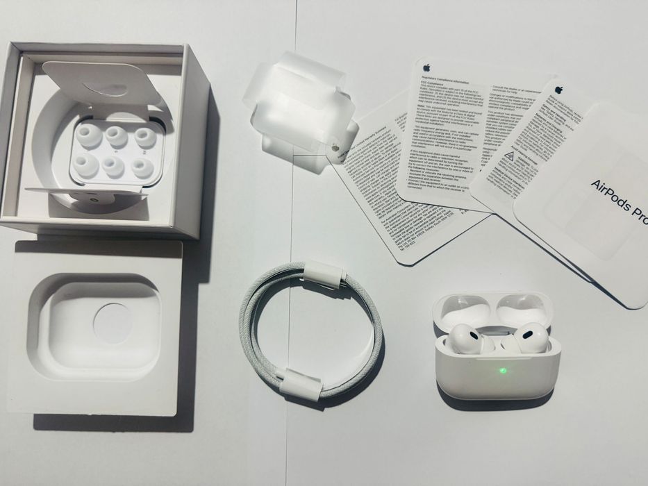 AirPods Pro (2nd Generation) cu carcasă de încărcare MagSafe (USB-C)