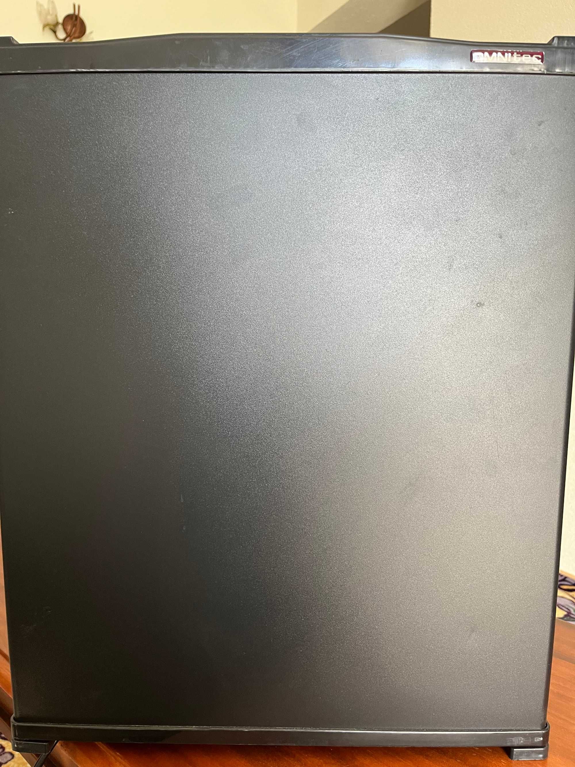 Minibar silentios marca Omnitec