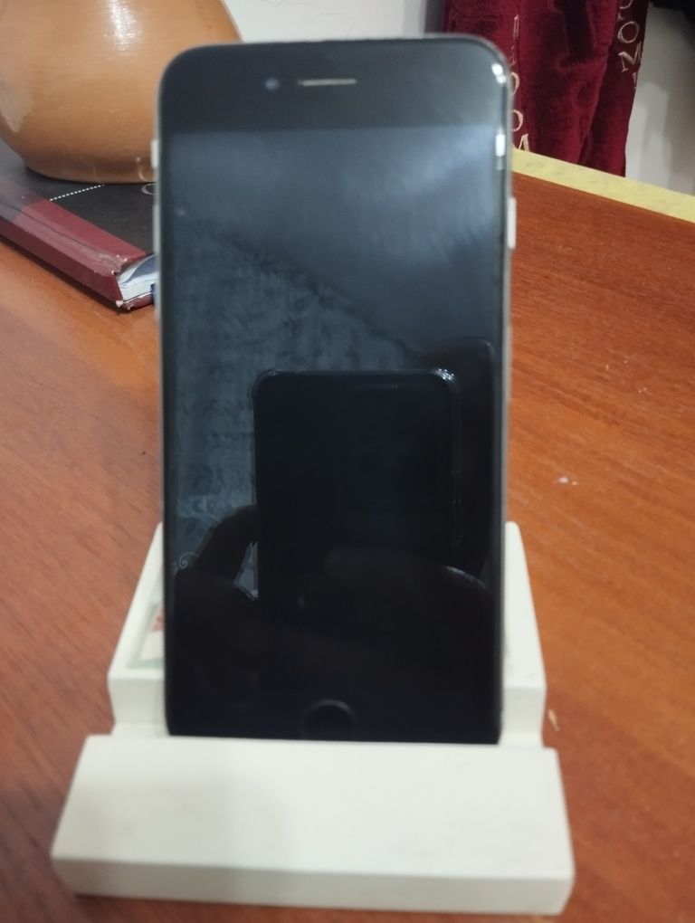 Продам iPhone 6.