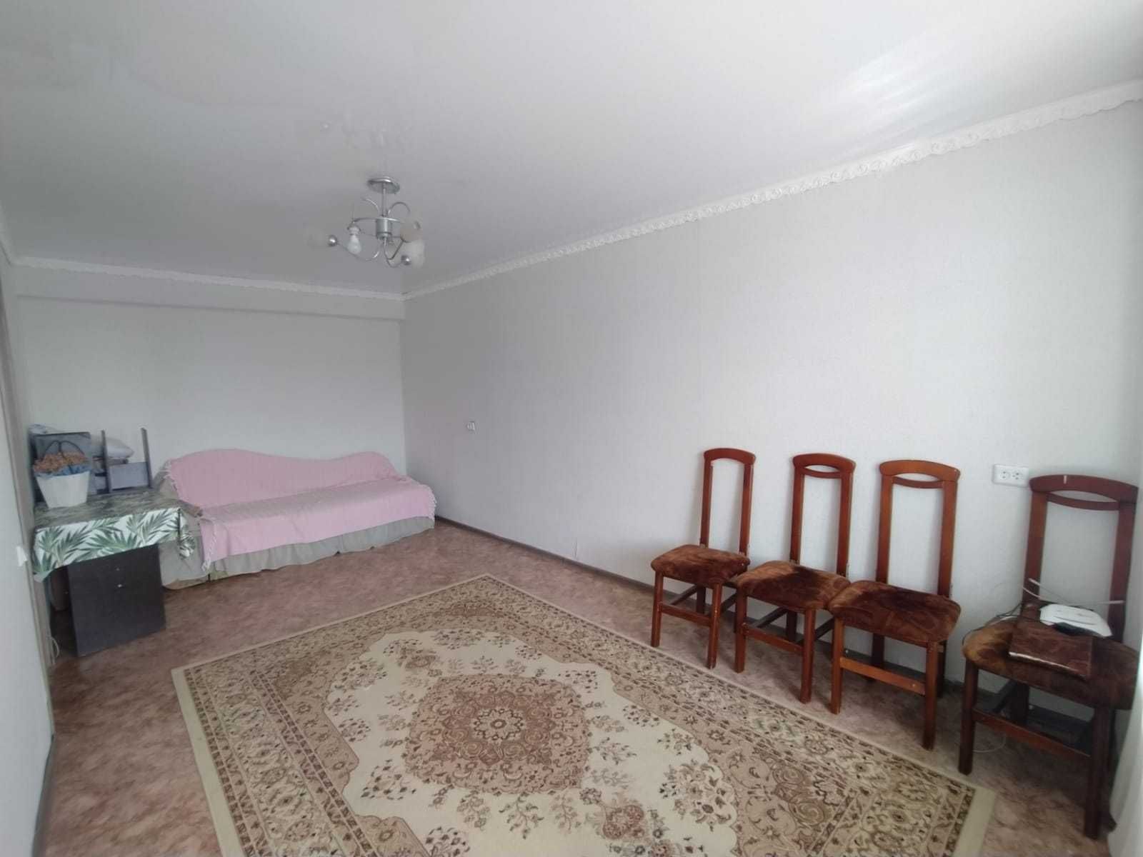 Продам 2-х ком.Город возле маг.Юбилейный ,кирпич дом,комнаты раздельно