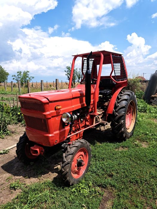 Tractor U-445 de vie