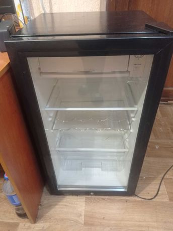 Продам холодильную витрину Leadbros BC-100 черный