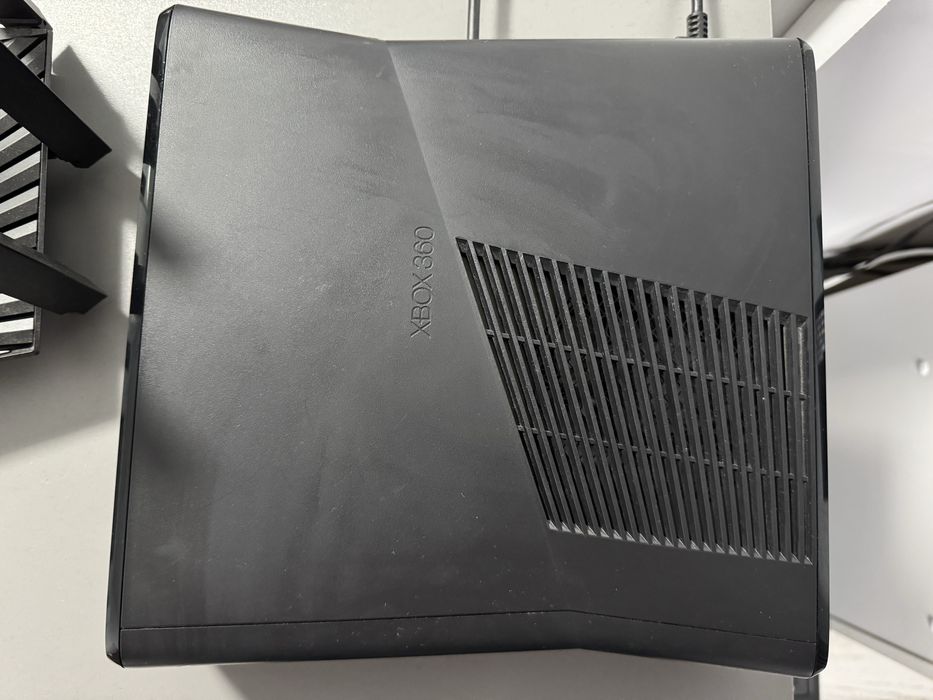 Xbox 360 Slim 500gb + 2 manete