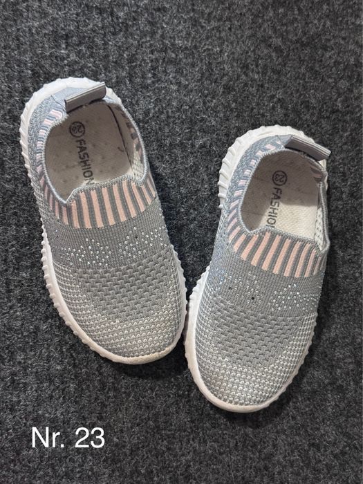 Papuci şi sandale pt. fetițe - diverse mărimi