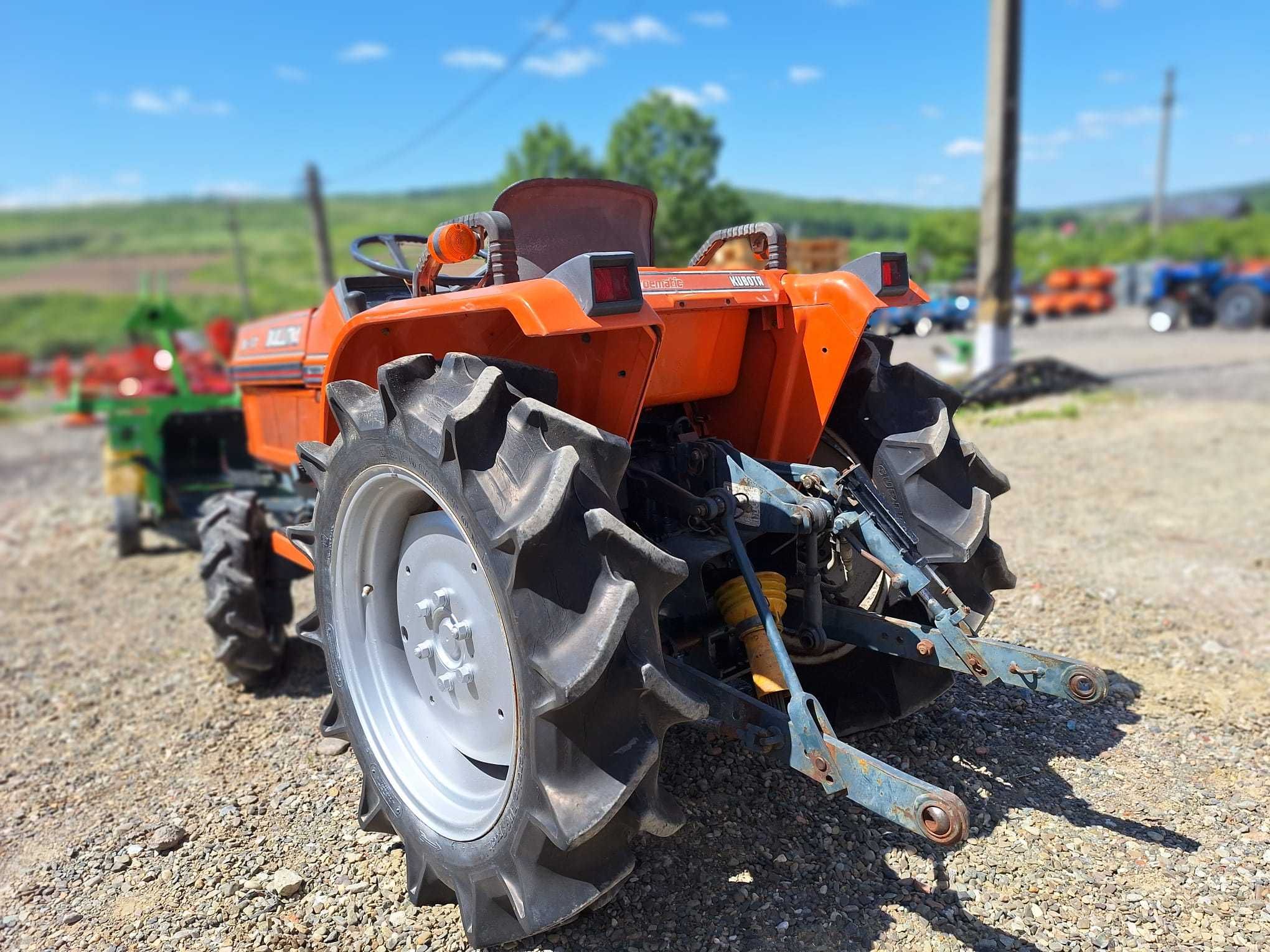 Tractor japonez Kubota B1 17 , 17 cp, 4x4, TRANSPORT GRATUIT,RATE FIXE