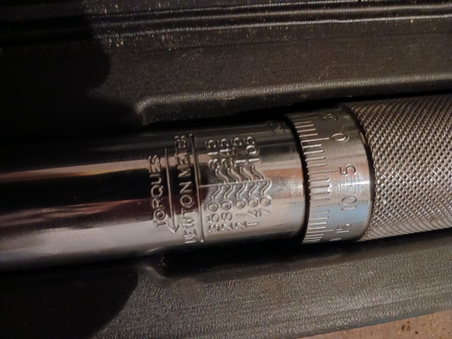 Динамометрический ключ почти новый