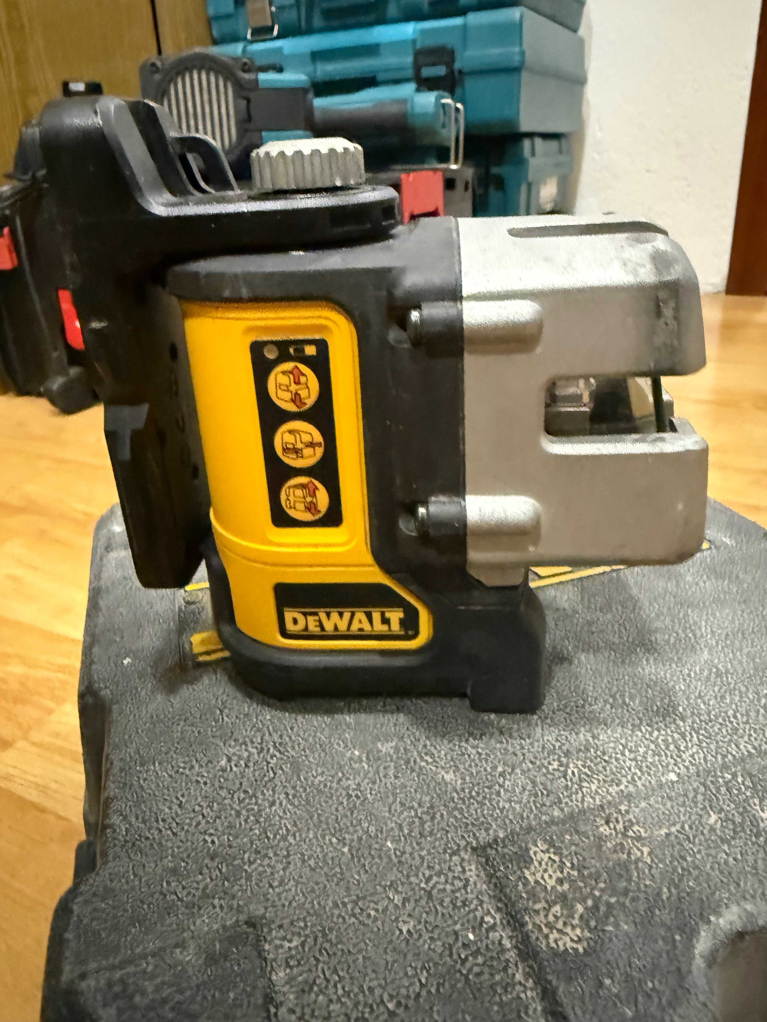 Лазерен Нивелир Dewalt DW089