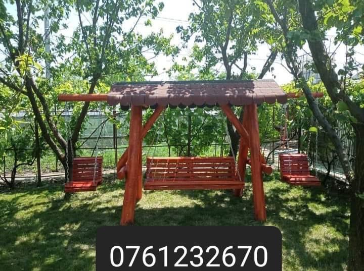 balansoare si mese cu canapele rustice