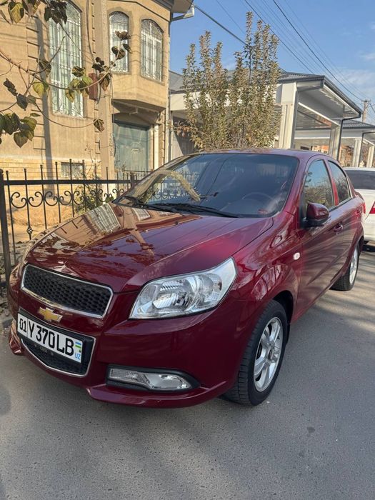 Nexia 3 avtomat sotiladi. Akuratniy haydalgan ayol kishi haydagan.