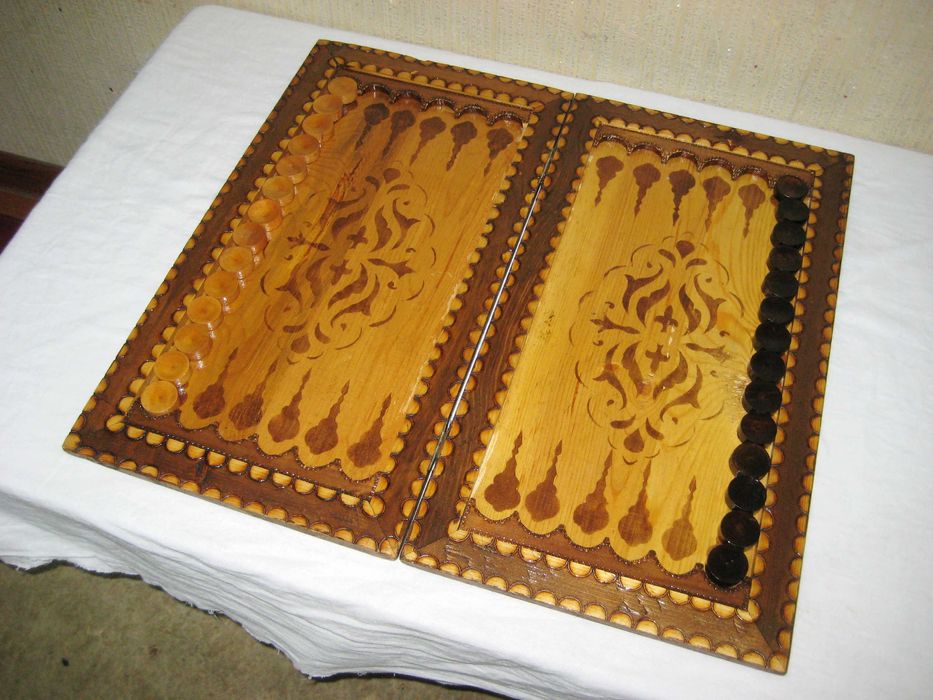 Нарда из деревья необычный ручной работа фишки тоже из деревья новая!