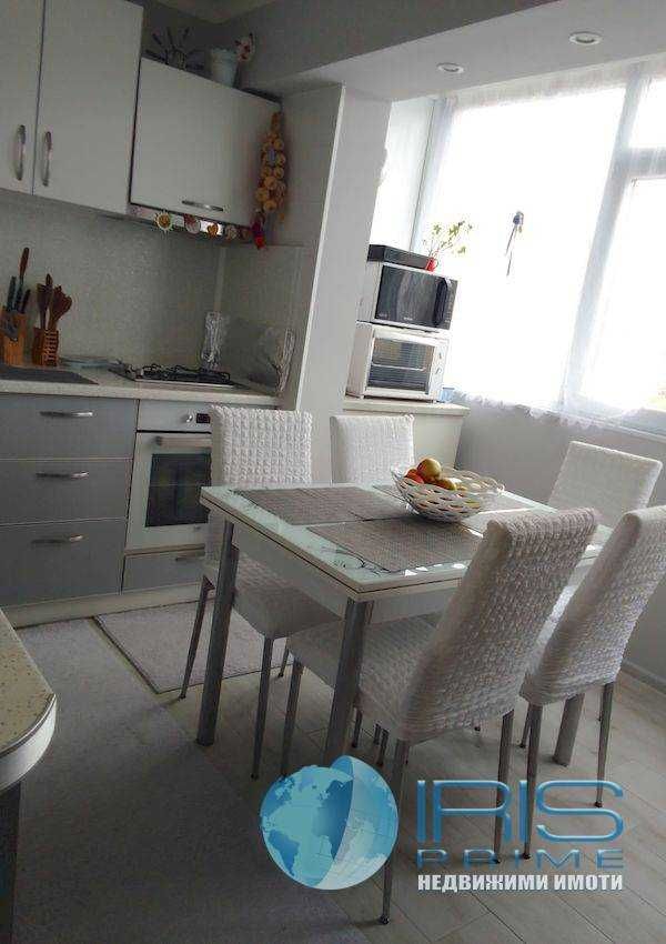 Продава се Двустаен апартамент в Шумен, Тракия - 60 кв.м за 1530 €/кв.м - Снимка #1