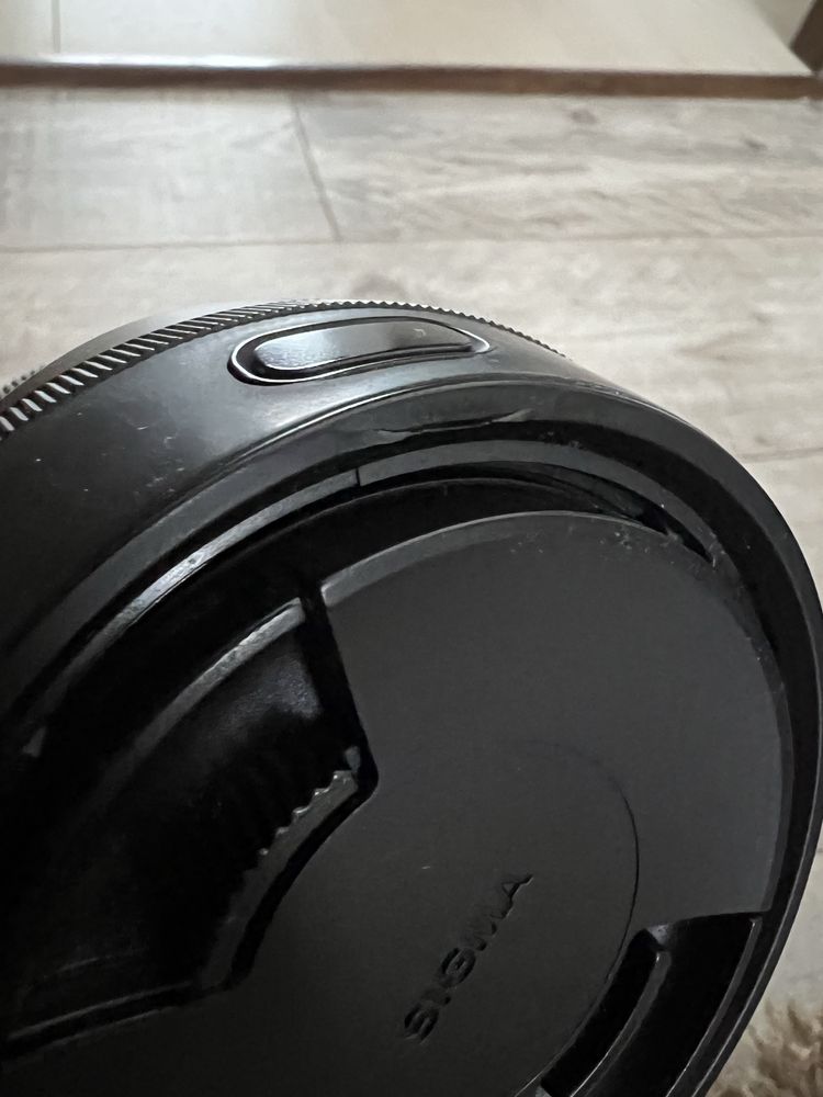 Sigma 35mm f1.4 cu montură pentru Sony
