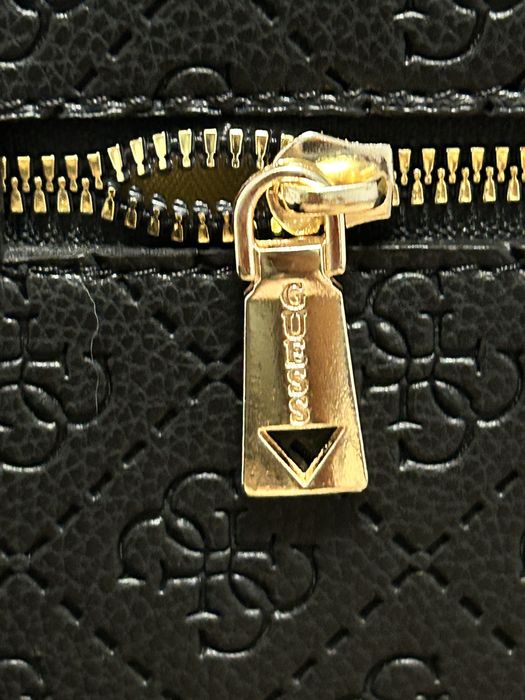 Geanta de umar Guess